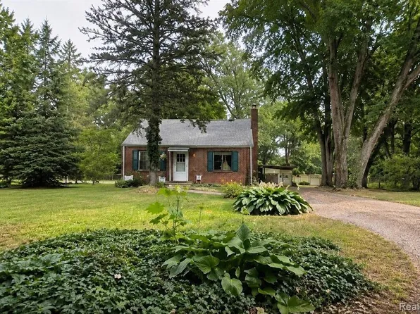 9552 Wayne Rd, Livonia, MI 48150
