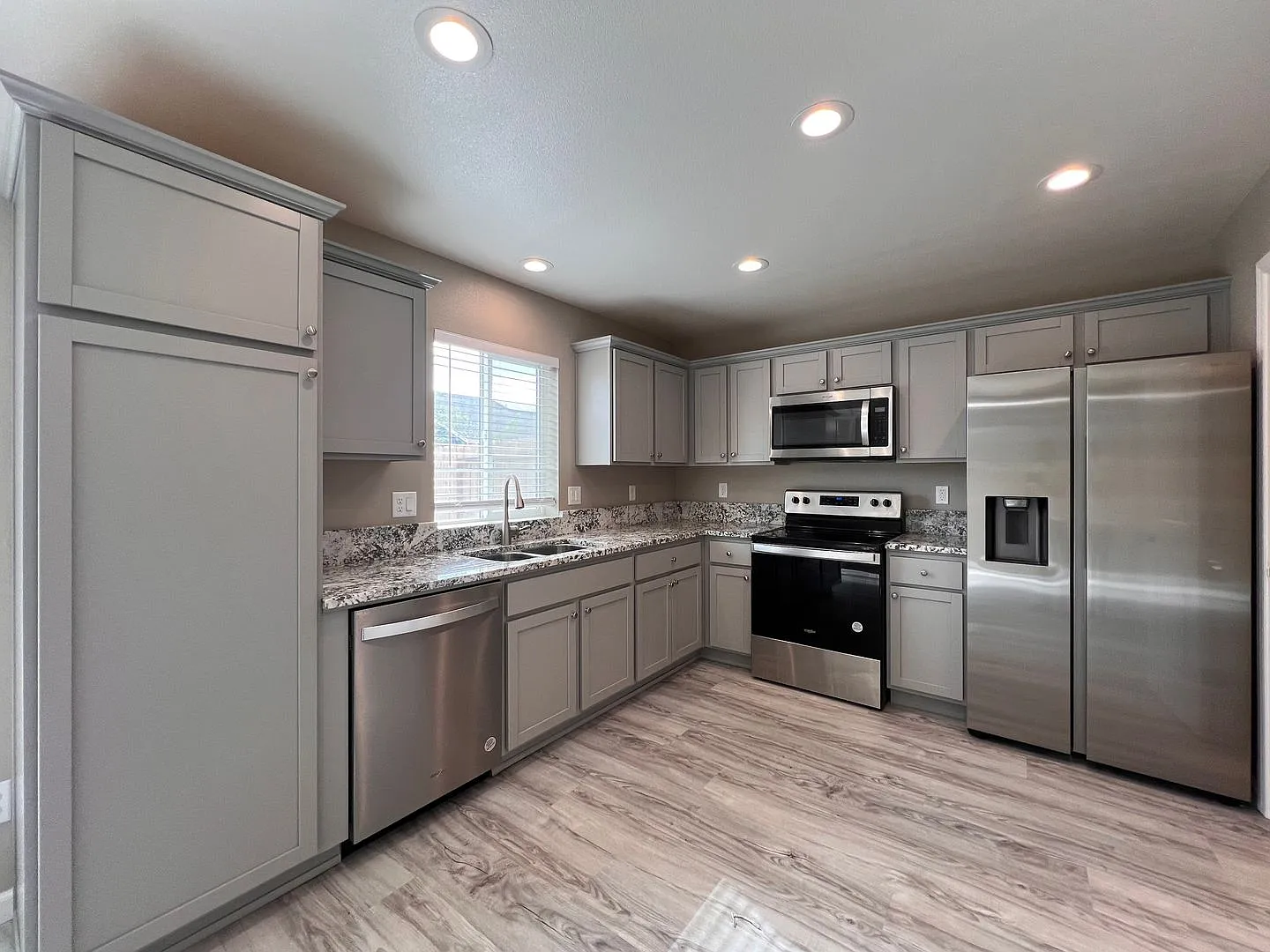 Starlite Homes LLC - 815 — Photo 2