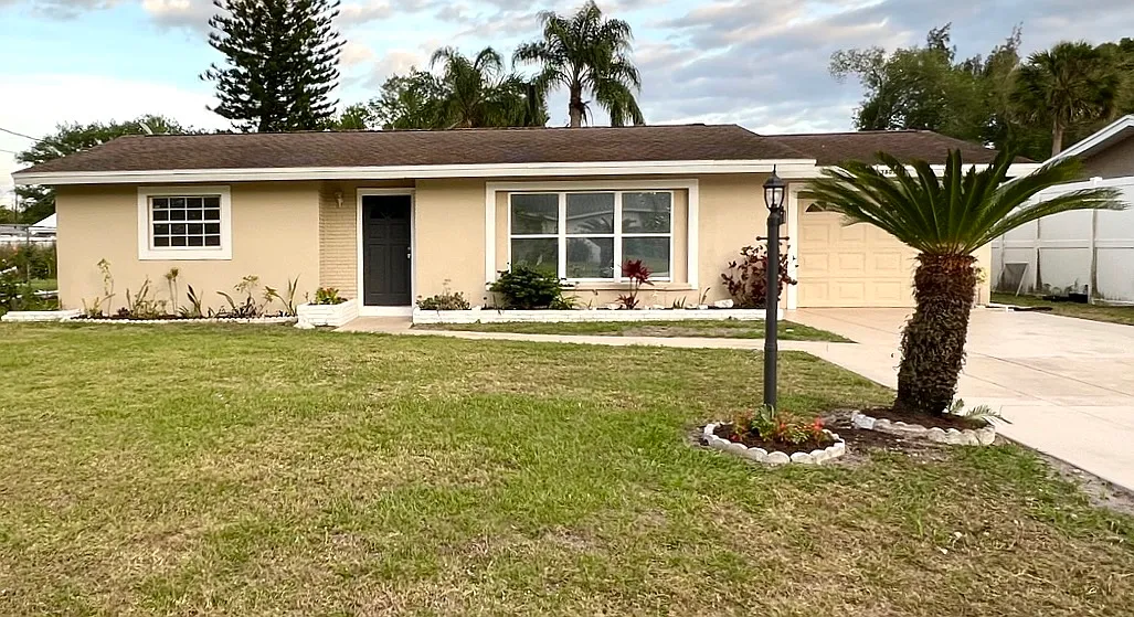 Fenway Dr, Sarasota — Photo 1