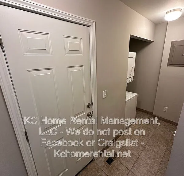 1227 E 22nd Ave — Photo 20