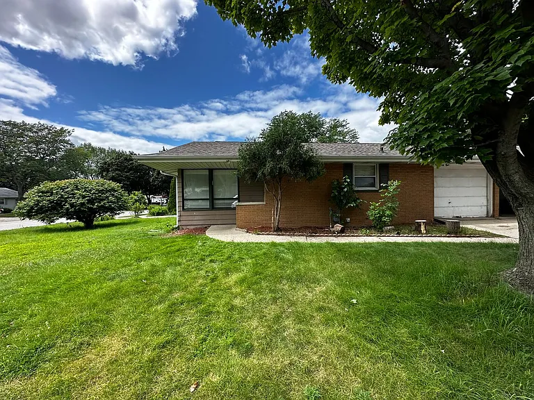 490 Saint Bernard Dr — Photo 31