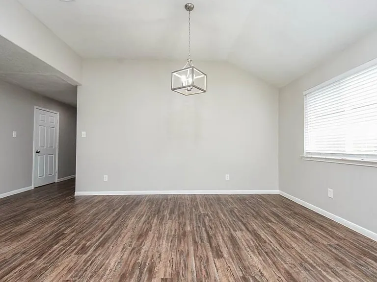 2519 Fox River Ln — Photo 19