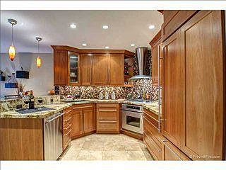 3rd image of 6852 Fashion Hills Blvd