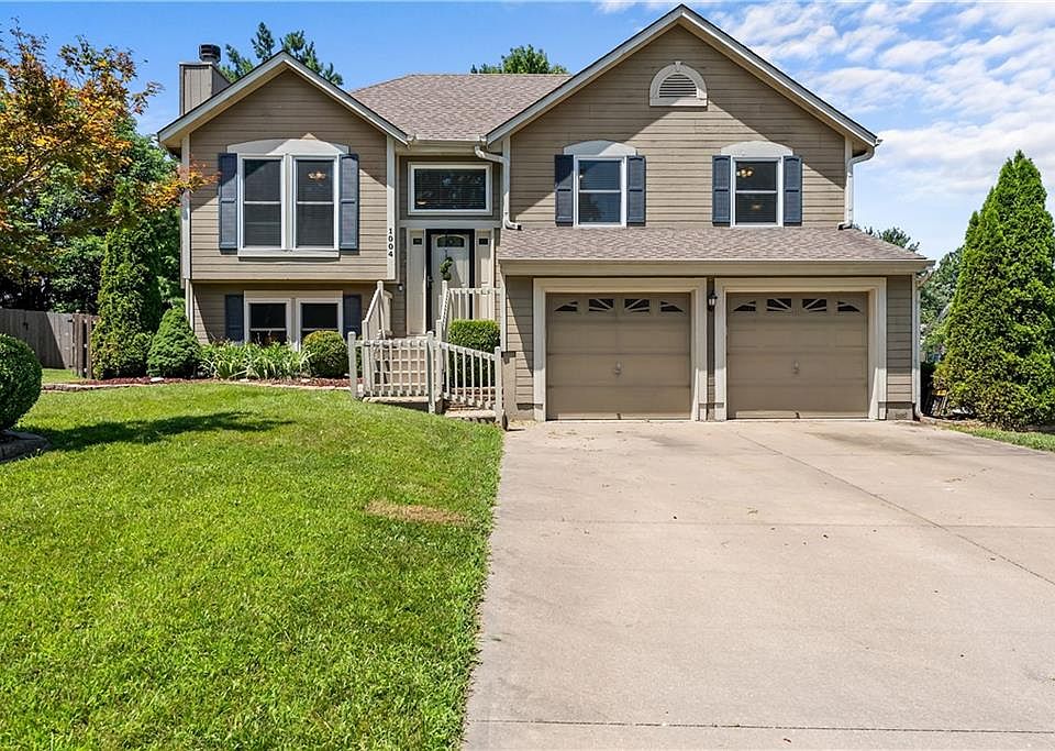 1st image of 1004 SE Country Ln