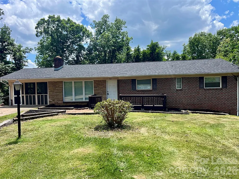 765 8th Avenue Dr SE — Photo 1