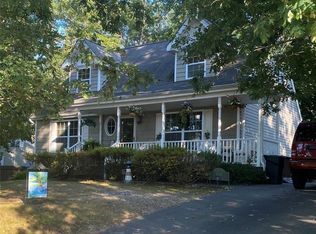 108 Lakeside Trl, Ridge, NY 11961