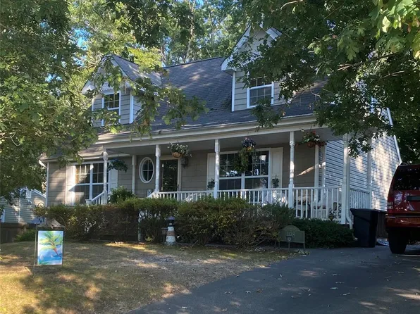 108 Lakeside Trail, Ridge, NY 11961