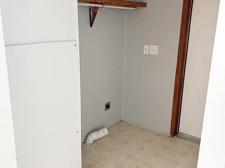 128 Kayla Dr — Photo 12