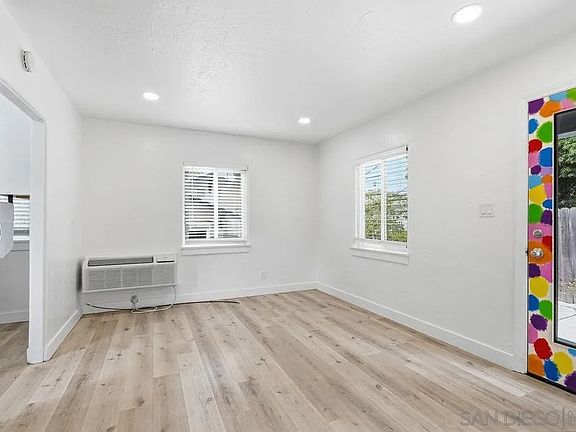5th image of 4261 Maryland St