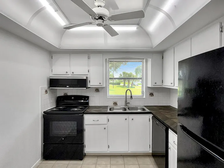 5263 Cresthaven Blvd #A — Photo 2