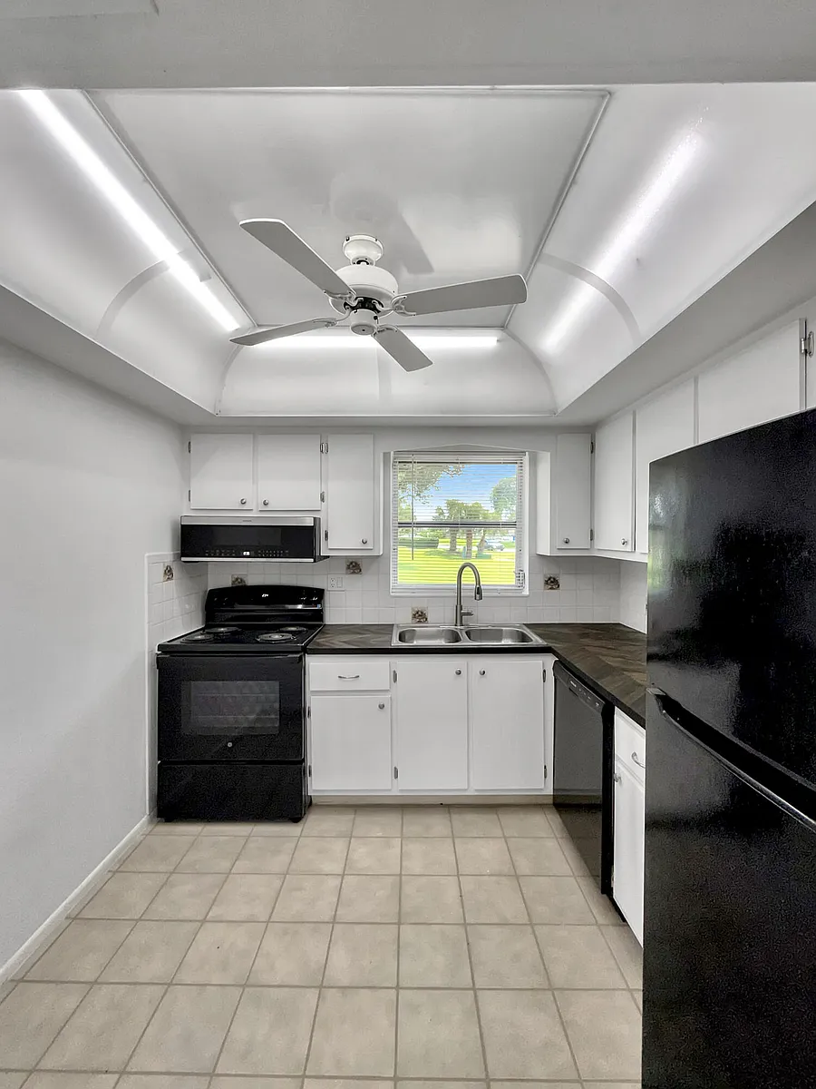 Building Photo - 5263 Cresthaven Blvd #A