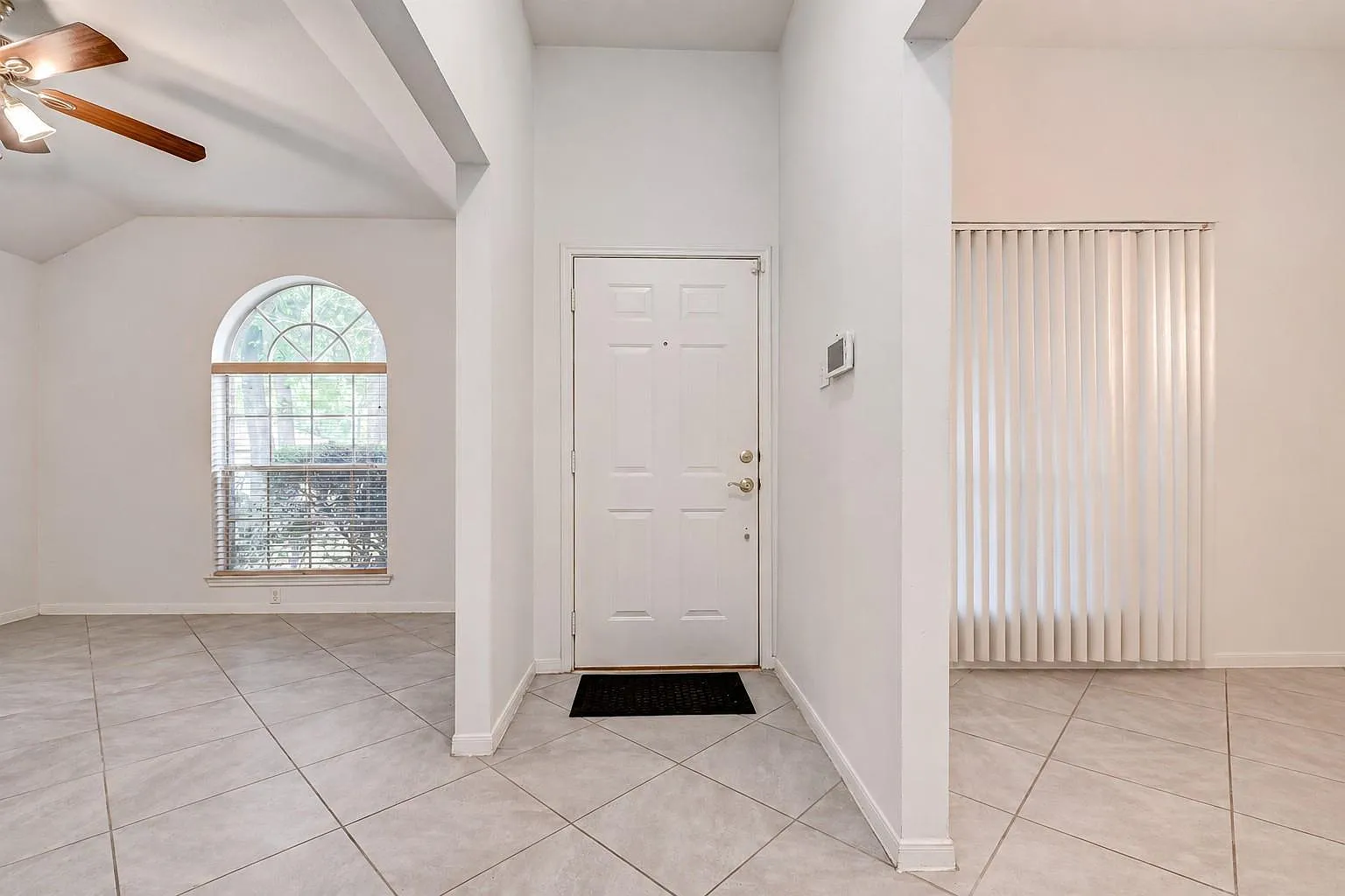 3 bed, 2.0 bath, 1644 sqft, $1,900 — Photo 4