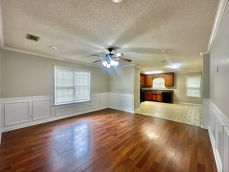 10 W Howell Dr — Photo 3