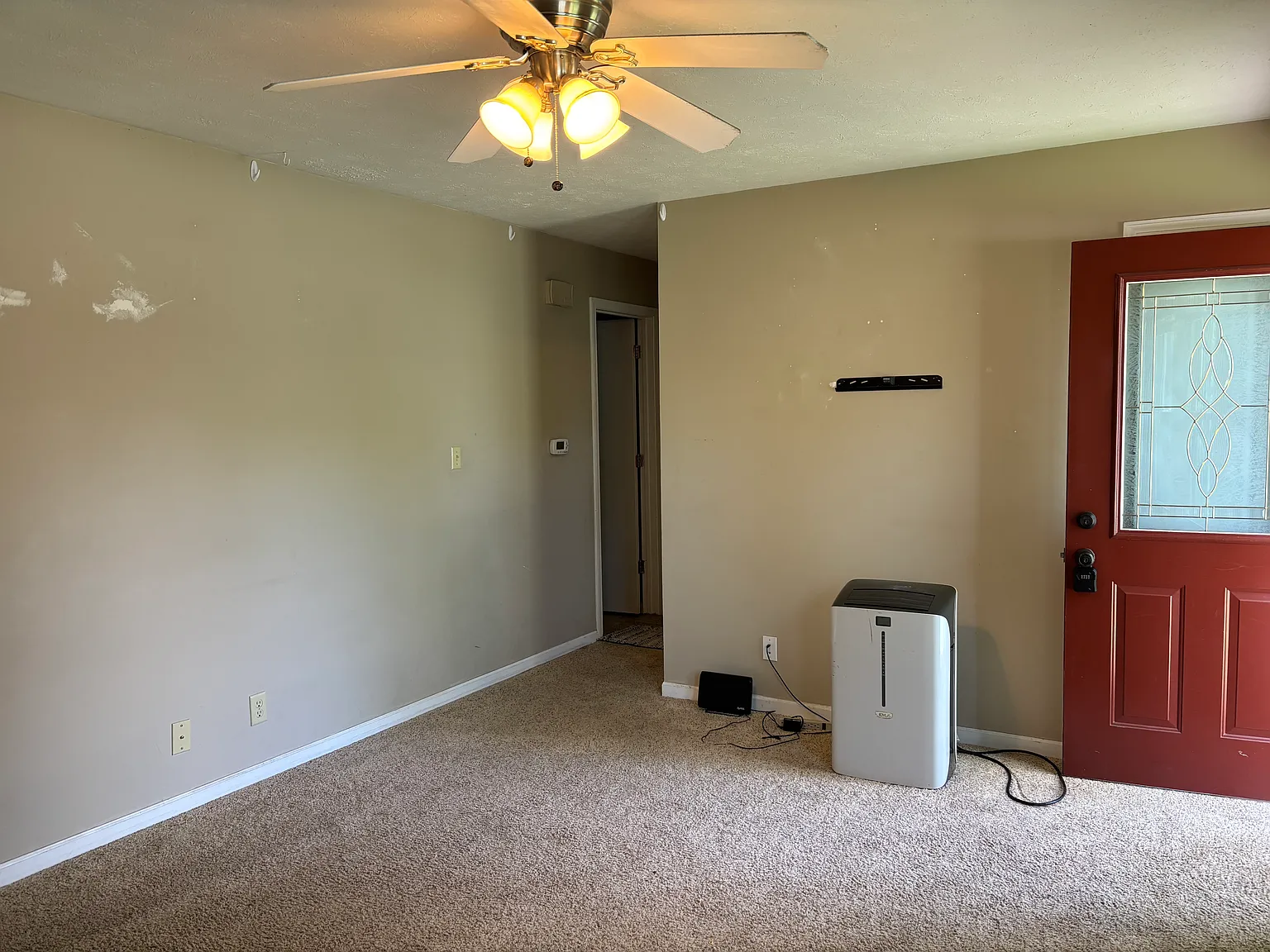 3 bed, 1.5 bath, 1002 sqft, $1,590 — Photo 2