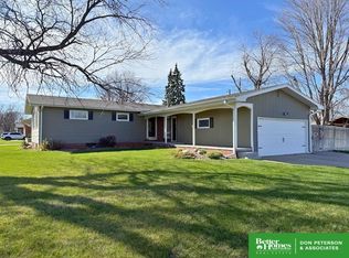 2328 Parkview Dr, Fremont, NE 68025
