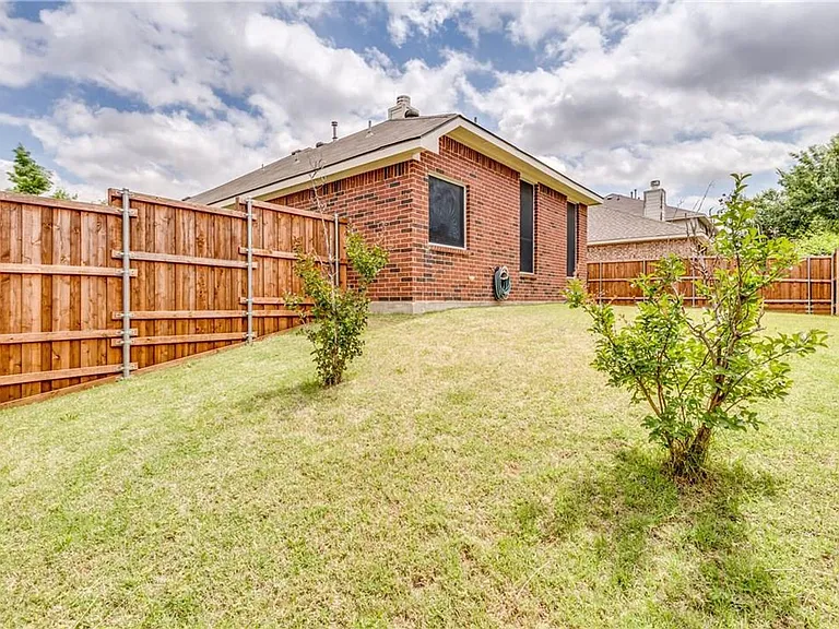 5913 Dustin Trl — Photo 15