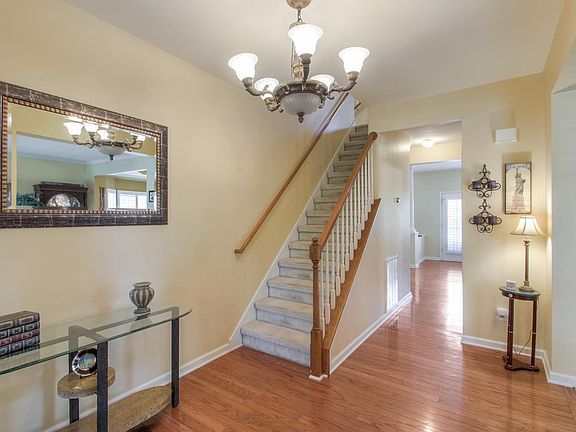 3rd image of 1308 Clairmonte Ln