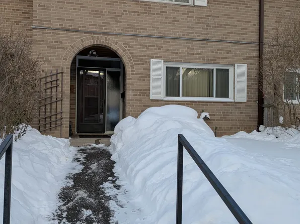 14 London Green Ct E #89, Toronto, ON M3N 1K2