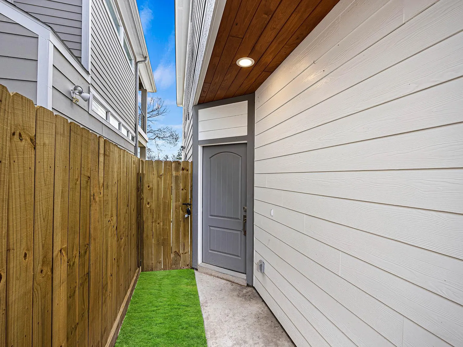 3 bed, 2.5 bath, 1610 sqft, $2,400 — Photo 3