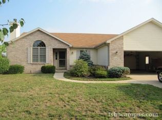 2162 Oak Grove Dr, Temperance, MI 48182