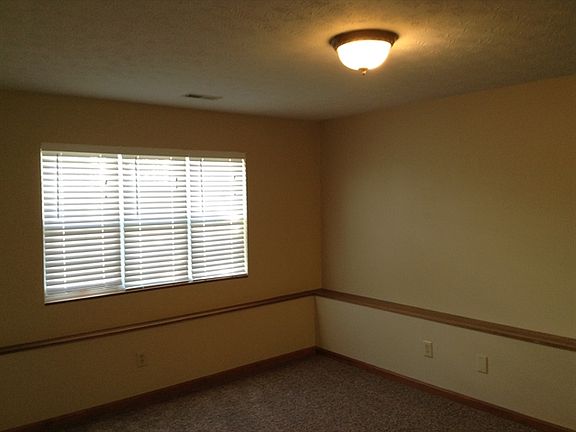 5th image of 10 N Rosewood Ct