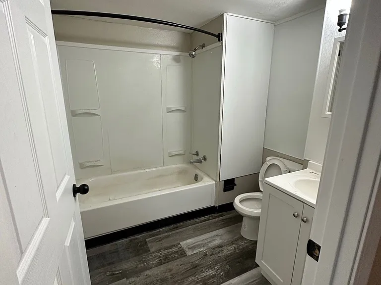 McCook Apartments — Photo 9