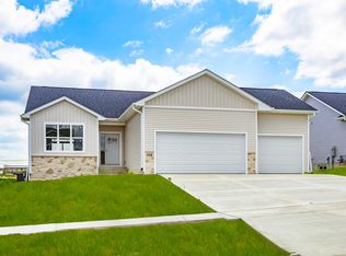 955 11th St, Waukee, IA 50263