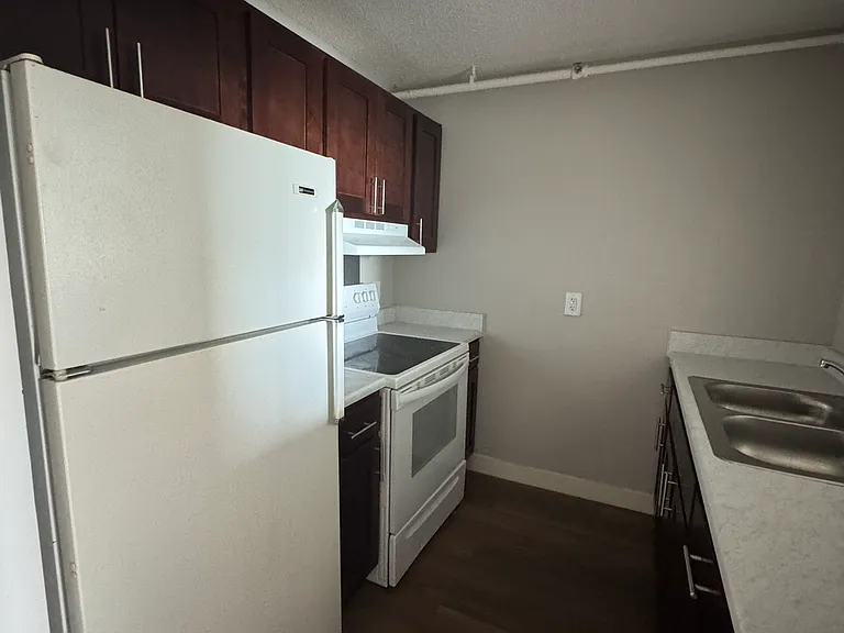 JFK Towers — Photo 14