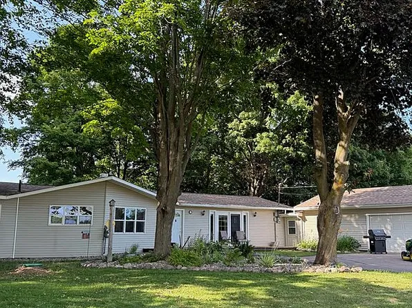 2 Hidden Creek Dr, Marquette, MI 49855