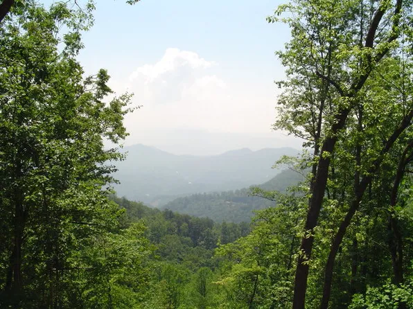 33 Fontana Trace Dr, Almond, NC 28702