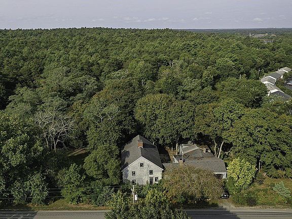 4th image of 13 Great Neck Rd