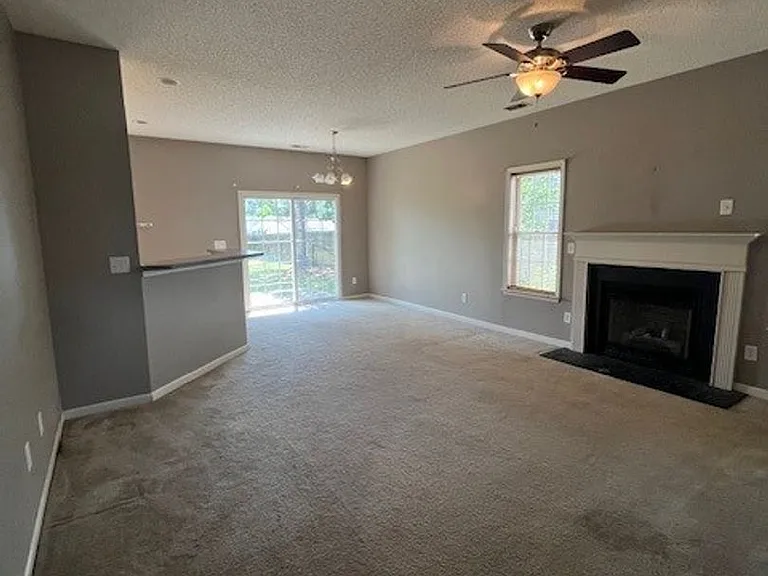 1015 Foxridge Way — Photo 7