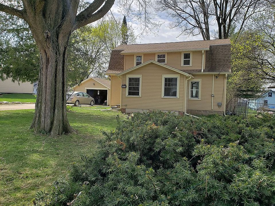 1st image of 1332 Putnam Ave