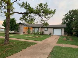 801 N McKinley Ave, Rotan, TX 79546