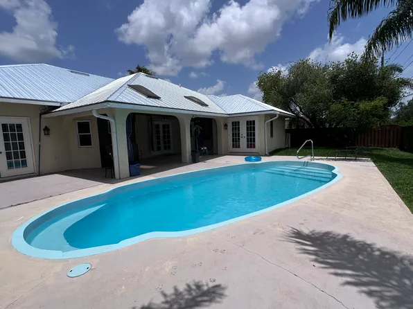 3013 SE Wake Rd, Port Saint Lucie, FL 34984