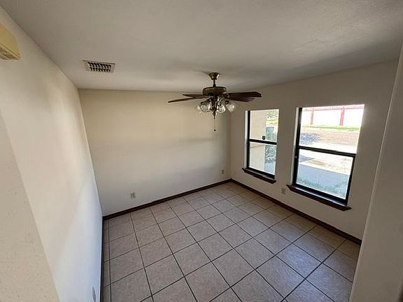 3rd image of 516 Everest Ct