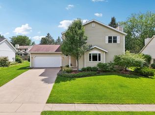1701 Dover Dr, Waunakee, WI 53597