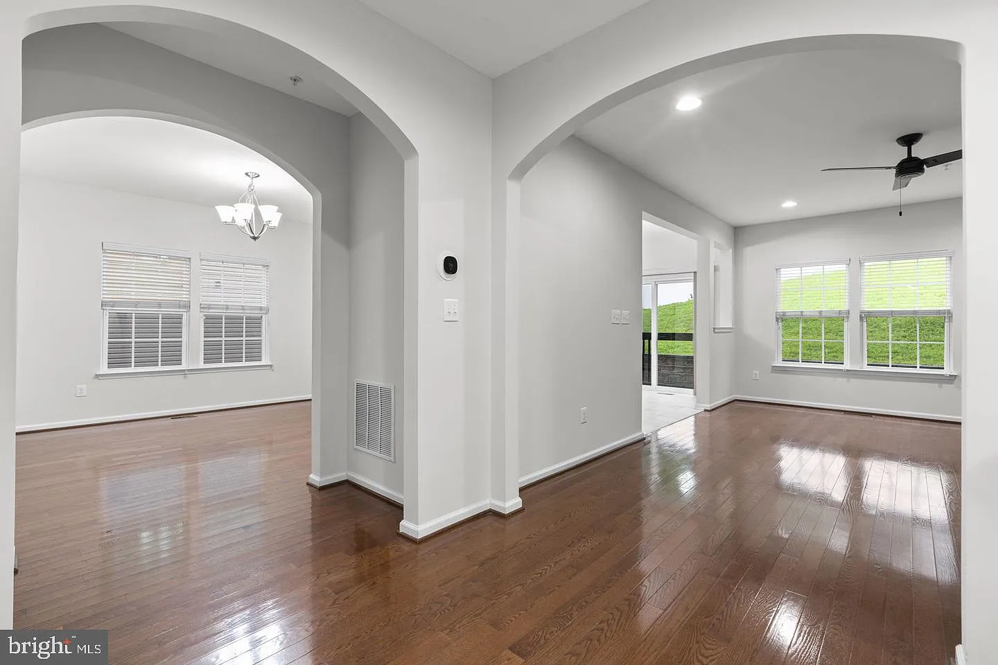4 bed, 3.5 bath, 2700 sqft, $3,600 — Photo 4