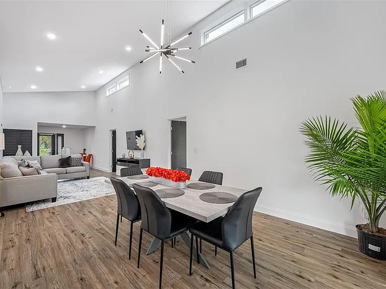3717 E Clifton St — Photo 14