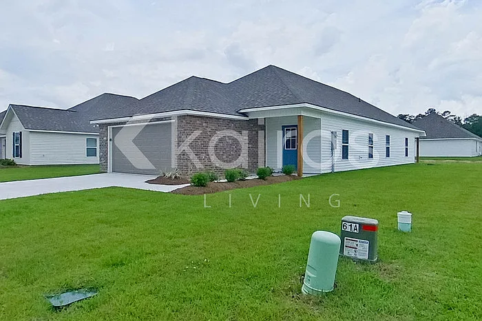 3 bed, 2.0 bath, 1618 sqft, $2,045 — Photo 3