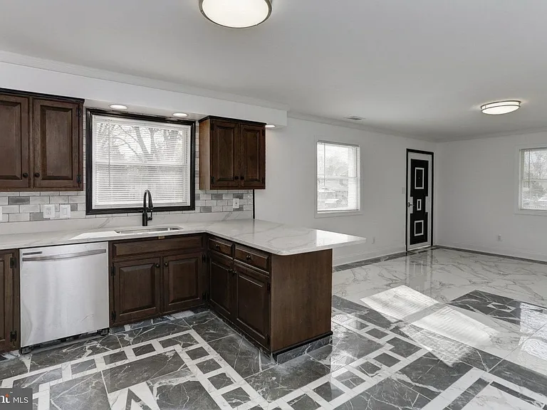 507 Duvall Ln — Photo 7
