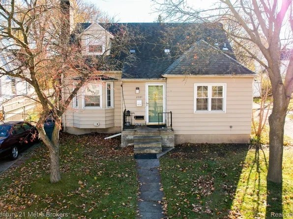 2038 Hills St, Flint, MI 48503