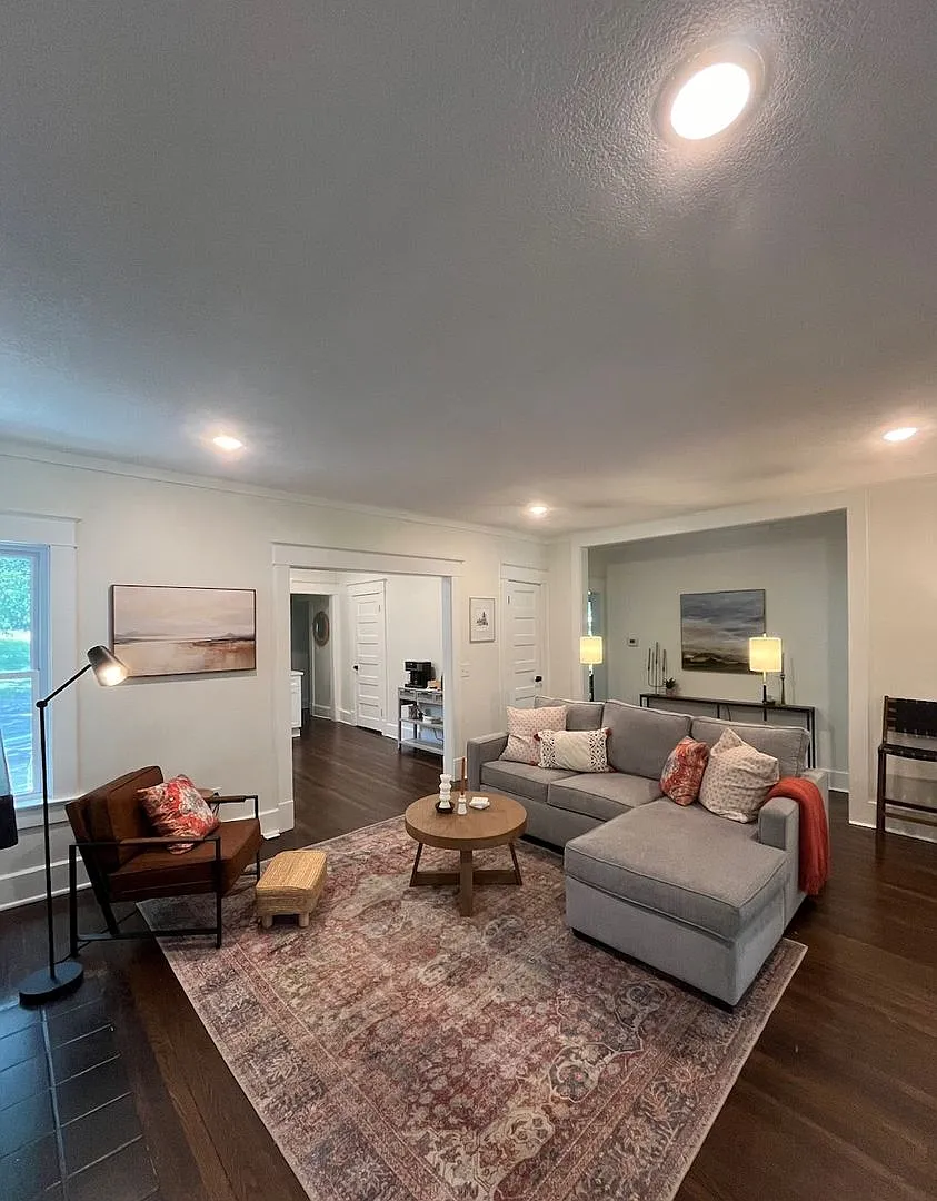  8201 Fully Renovated Home in the Heart of Overland Park + Walk to Downtown and the New Farmer's ... — Photo 4
