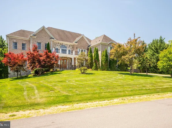 1002 Sherman Ct, Great Falls, VA 22066