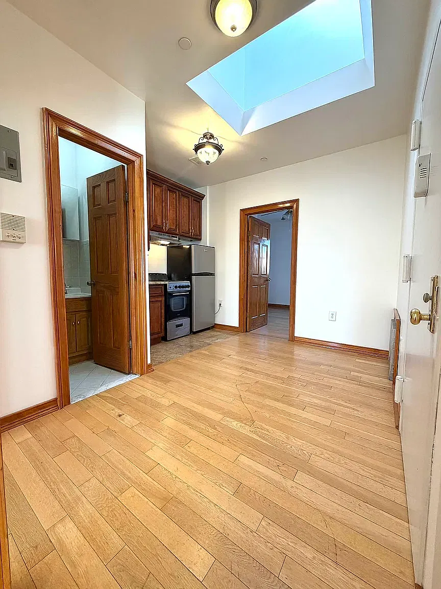 722 Leonard Street — Photo 4