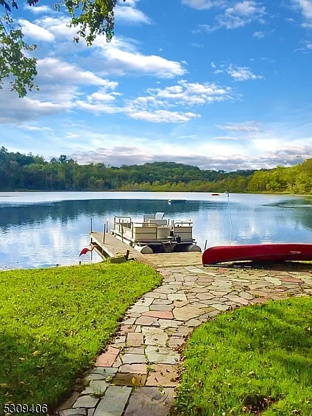 2 bed, 2.0 bath, $1,900 — Photo 2