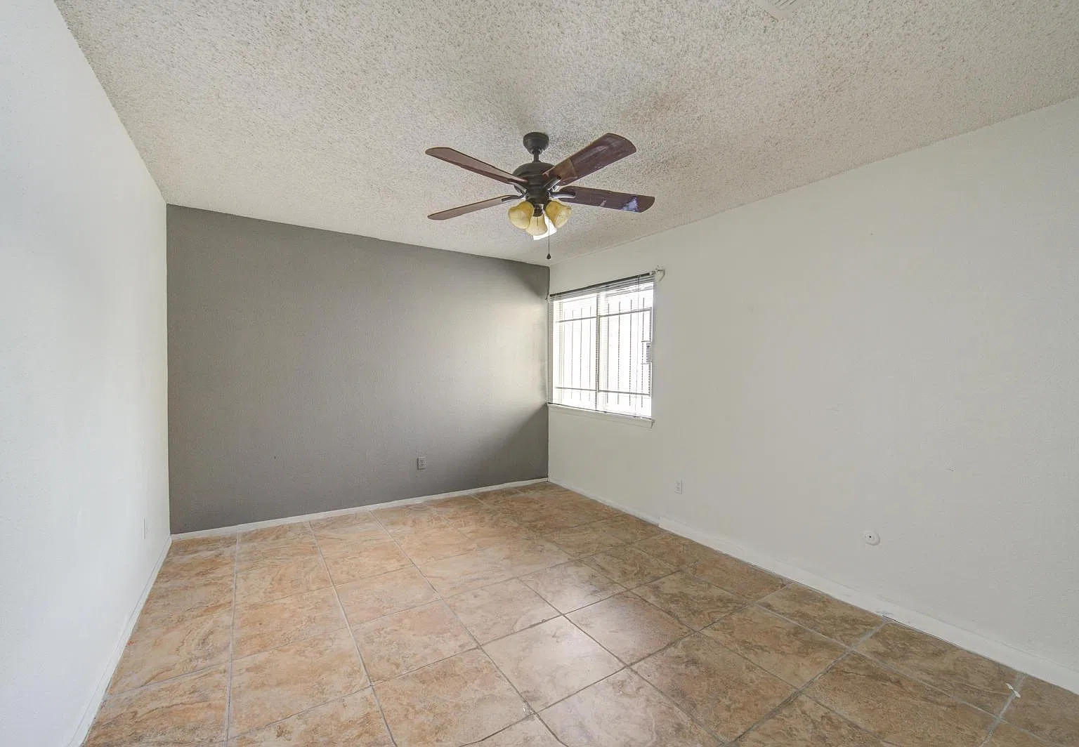 2 bed, 1.5 bath, 1332 sqft, $1,300 — Photo 2