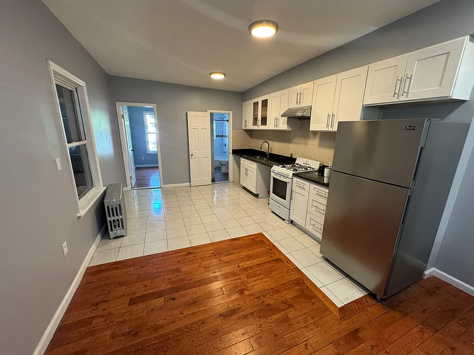 31-17 Linden Pl #2B