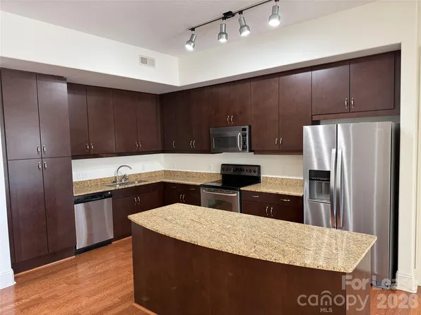 4620 Piedmont Row Dr Unit 305, Charlotte, NC 28210