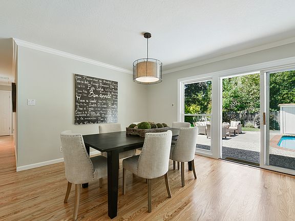 5th image of 11 Ross Dr